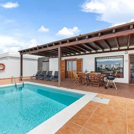 Lanzarote 3 Islands - Pool Heated Villa *